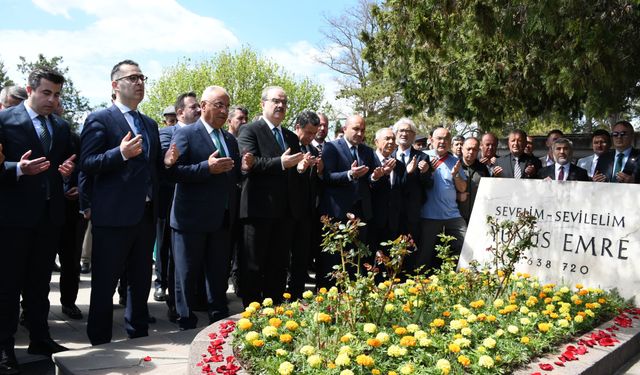 Yunus Emre kabri başında anıldı