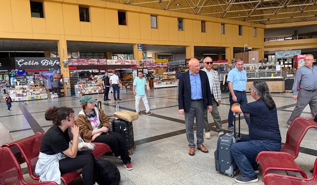 Eskişehir CHP Milletvekili Çakırözer vatandaşların sıkıntılarını dinledi