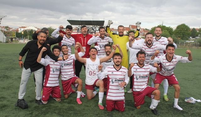 Şampiyon ekstra maçla belli olacak!