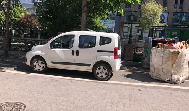 Bisiklet yoluna araç engeli!