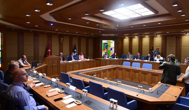 Üniversitede danışma kurulu toplantısı