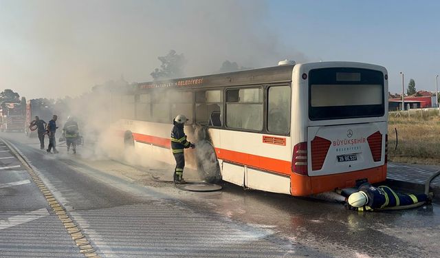 Eskişehir'de belediye otobüsü yandı