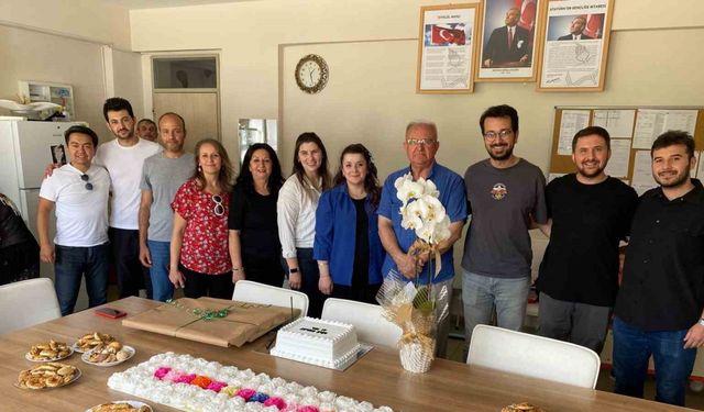 Emekliye ayrılacak okul müdürüne şaşırtan tören