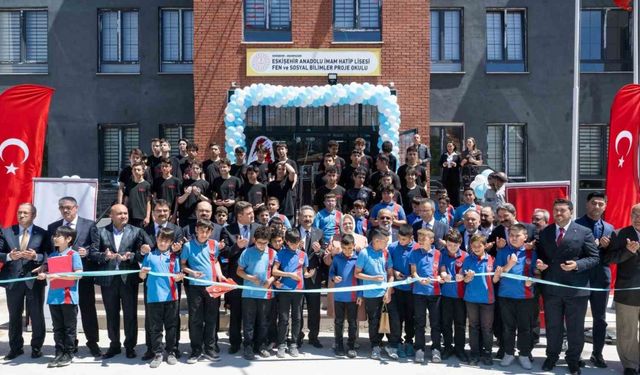 Eskişehir'e yeni lise... Resmi törenle açıldı