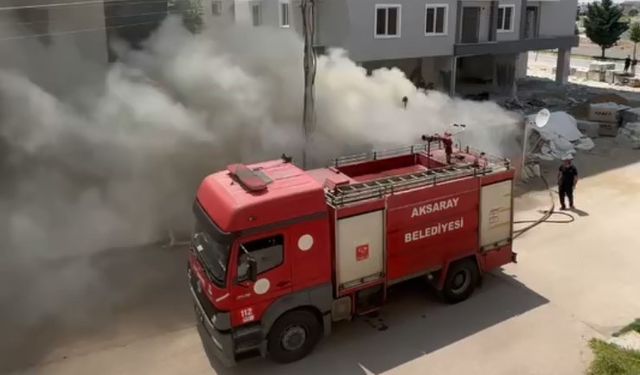 İnşaatın bekçi kulübesi alev alev yandı
