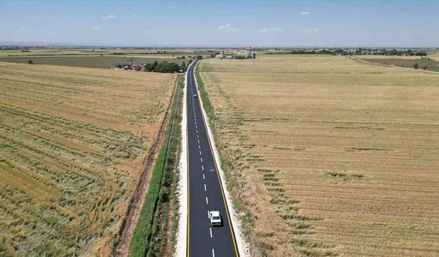 Tarihi ilçedeki yol ilk defa sıcak asfaltla buluştu