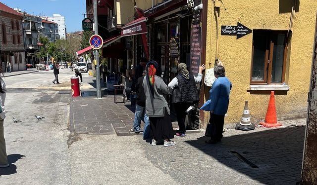 Ücretsiz ekmek için sıra beklediler