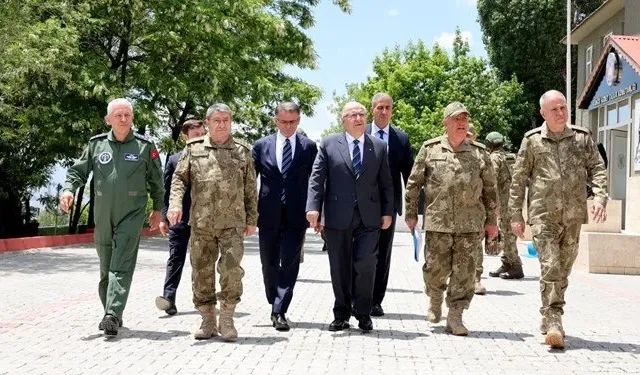 Bakan Güler ve komuta kademeleri Türkiye- İran sınırına gitti