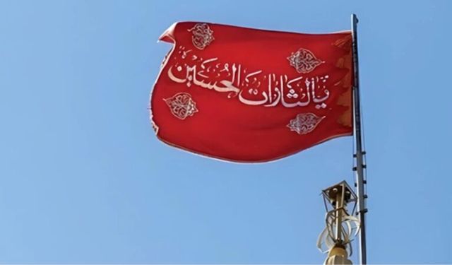 İran’da cami kubbesine "intikam bayrağı" çekildi