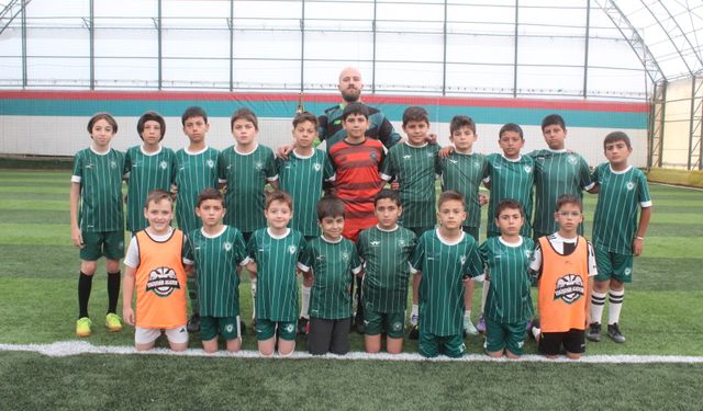 Geleceğin futbolcuları yetişiyor...
