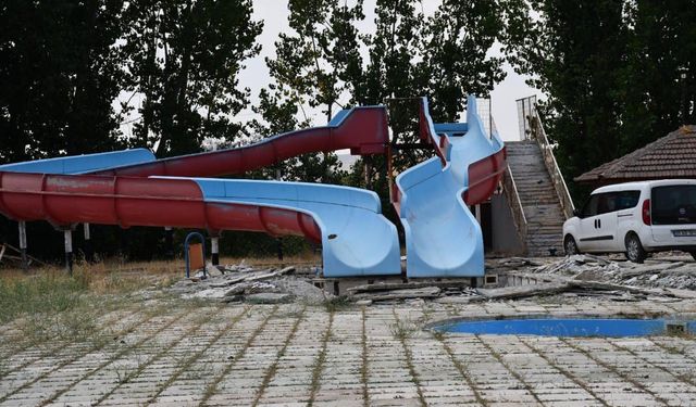 Eskişehir'in o ilçesindeki Aquapark yenileniyor...