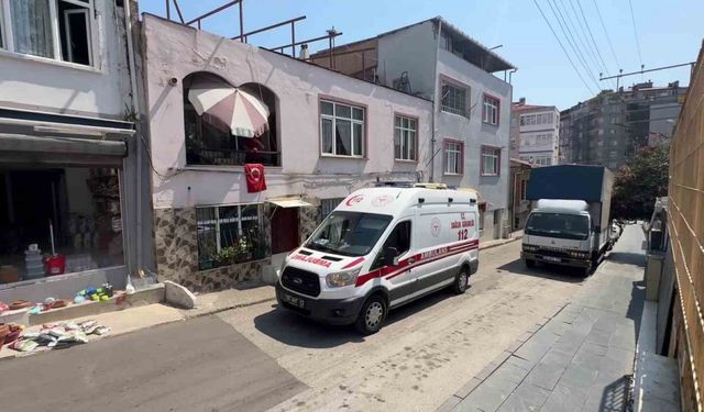 Stajyer öğrenci çatıyı onarırken 3 metre yükseklikten düştü