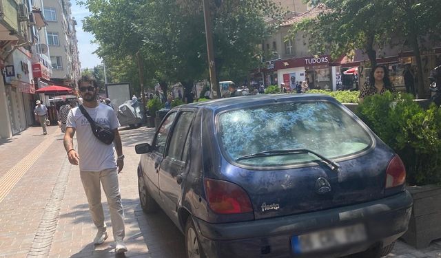 Eskişehir’de trafiğe kapalı yola araç parkı tepki çekti