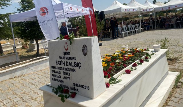 Eskişehirli şehit kabri başında dualarla anıldı!