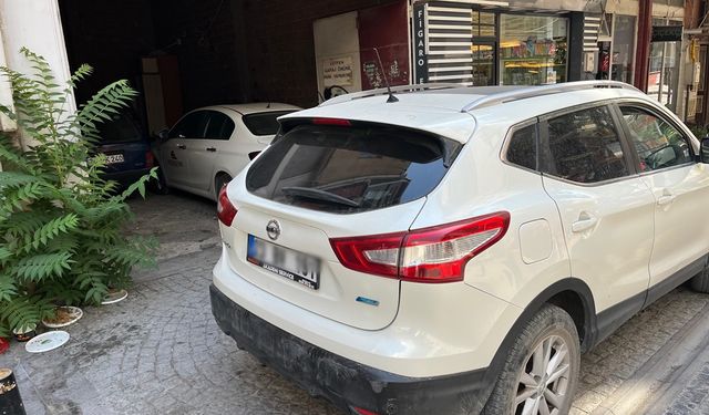 Uyarıya rağmen aracını park etti!