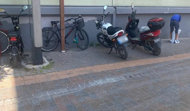 Hamamyolu’nda kaldırımlar işgal altında! Yayalar tepkili...