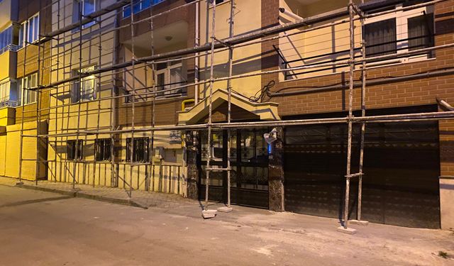 Eskişehir'de tehlikeli dış cephe çalışması!
