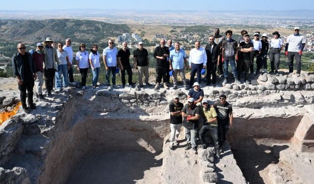 Rektör Adıgüzel, Karacahisar Kalesi kazı alanını ziyaret etti