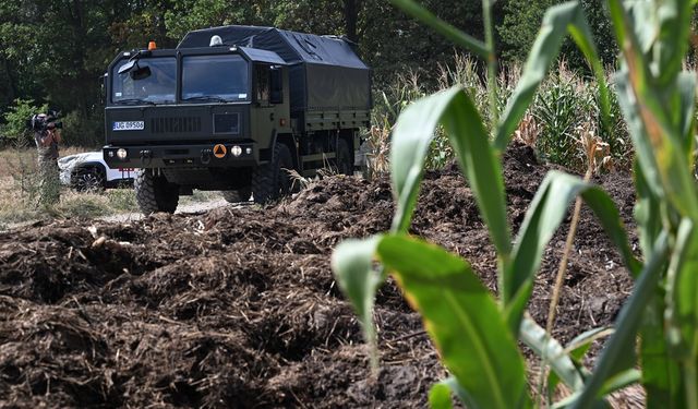 Tarlaya düşen yabancı madde patladı
