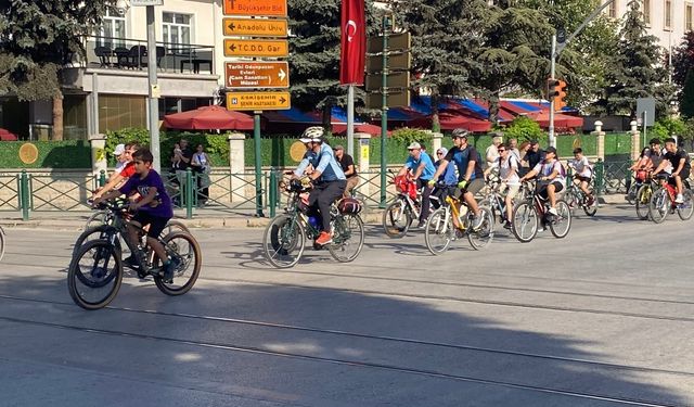 Zafer Bayramı'nı pedal çevirerek kutladılar