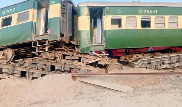 Dünya bu kazayı konuşuyor... Pakistan’da tren kazası: 24 yaralı
