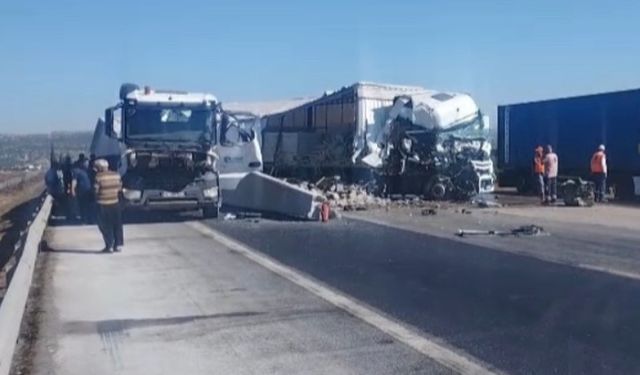TAG Otoyolu’nda 2 tır çarpıştı: 2 yaralı