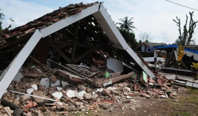 Endonezya'da 5,8 büyüklüğündeki deprem