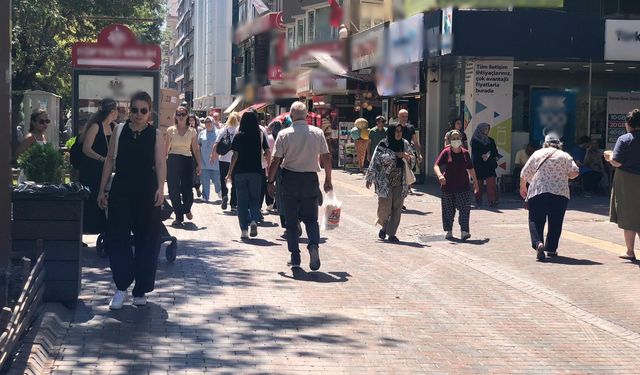Sıcak havaya rağmen Hamamyolu Caddesi dolup taştı!