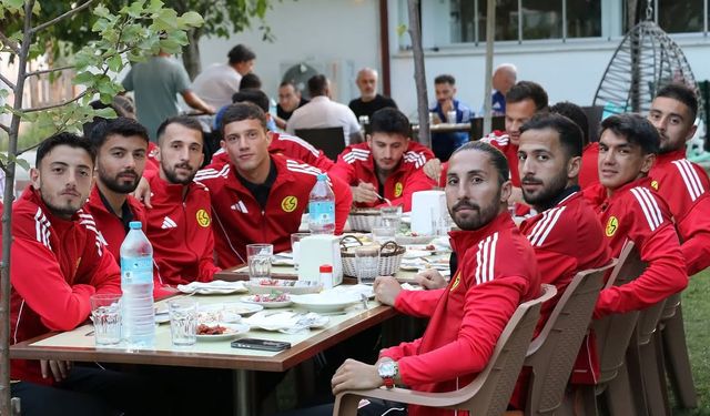 Moral yemeği yediler