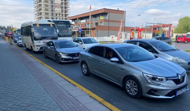 Eskişehir’de okulun ilk günü trafik kilitlendi!