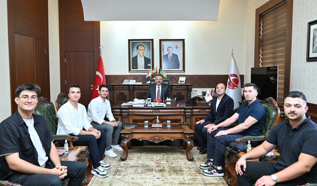 Vali Aksoy ödüllü Mavera Teknoloji Takımı’nı makamında ağırladı