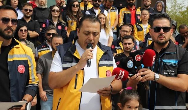 Eskişehir'de sağlıkçılardan tepki! " Sağlıkta şiddet son bulsun"