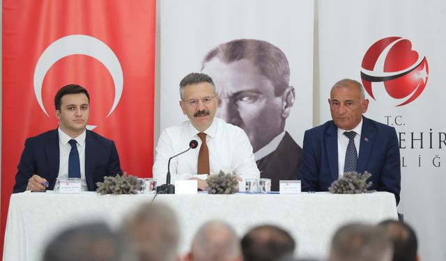 Vali Aksoy muhtarlarla buluştu