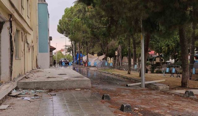 Depremin vurduğu Sındırgı’da aylar sonra yağmur yağdı