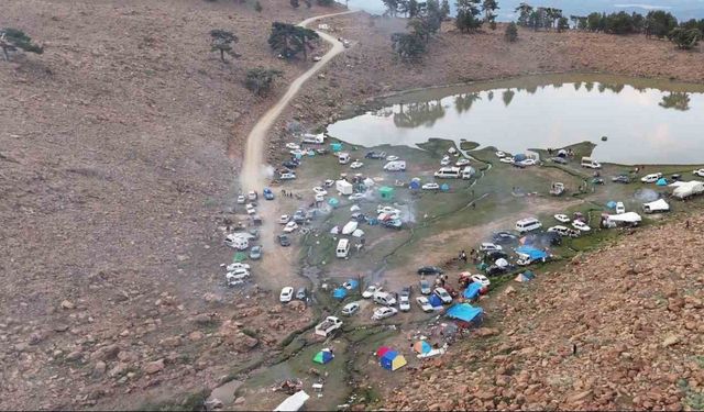 Yörükler 7 asırlık göç geleneğini Sanrıdas Dağı’nın 2 bin 300 rakımlı zirvesinde yaşattı
