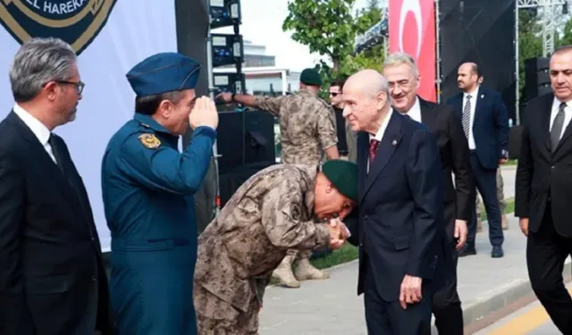 37 İlin Emniyet Müdürü değişti: Bahçeli'nin elini öpen isimin ataması dikkat çekti!