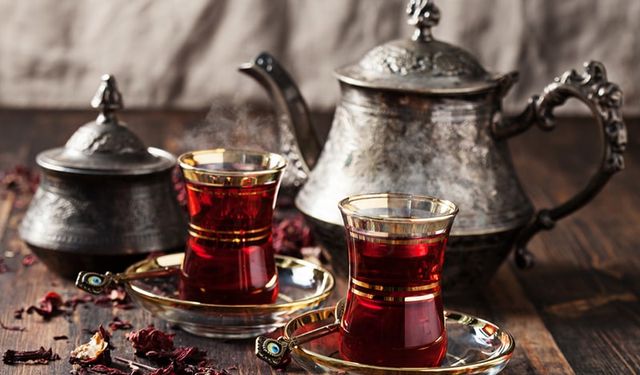 Çayı soğuk suyla mı, sıcak suyla mı demliyorsunuz? İşte tavşan kanı çayın sırrı!