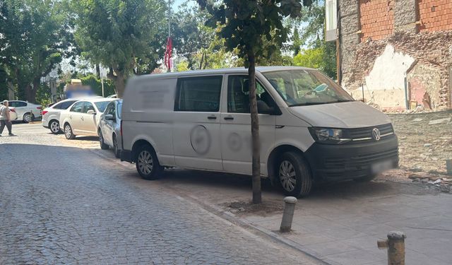 Eskişehir'de "Park Çilesi"... Kaldırımlar otopark oldu!