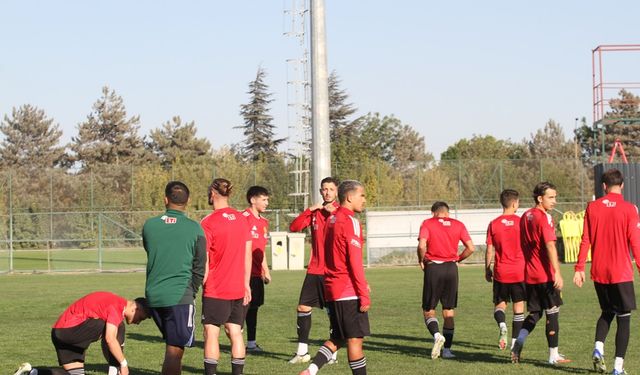Eskişehirspor'da kritik hazırlıklar tamamlanıyor: Gözler İzmir deplasmanında!