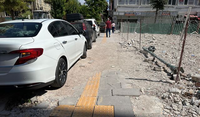 Eskişehir'deki esnaflardan kaldırım tepkisi!