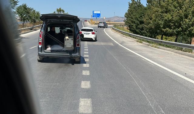 Eskişehir'de trafikte pes dedirten görüntü!