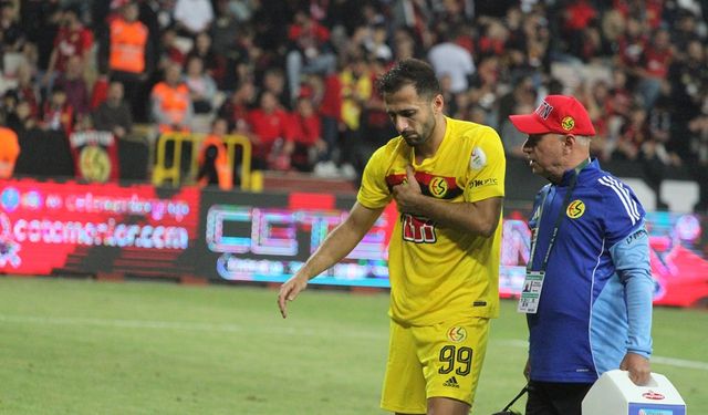 Mehmet Fuat Gölbaşı'nın performansı tribünlerde tepki çekti...