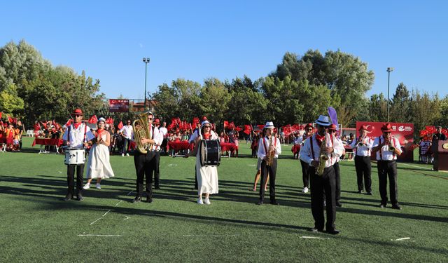 Minik yıldızlar ödüllerini aldı