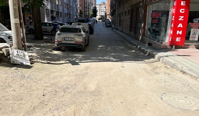 Eskişehir'de alt yapı çalışmaları sonrası toz sorunu