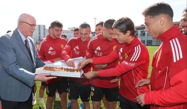 Tekrar baklavamızı isteriz