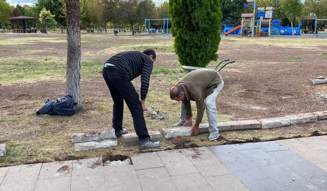 Bakımsızlığıyla gündeme olan o parkta bakım çalışmaları başladı...