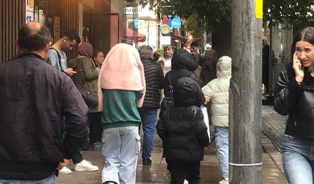 Eskişehir'de yağmur vatandaşlara zor anlar yaşattı