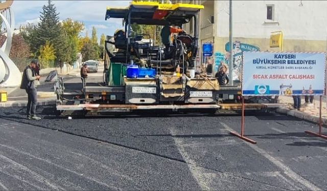 2 günde 2 bin ton sıcak asfalt serildi