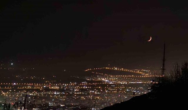 Hilal ay hayran bıraktı