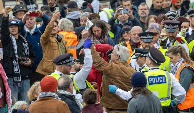 İngiltere’de Filistin’e destek protestolarında gözaltılar devam ediyor